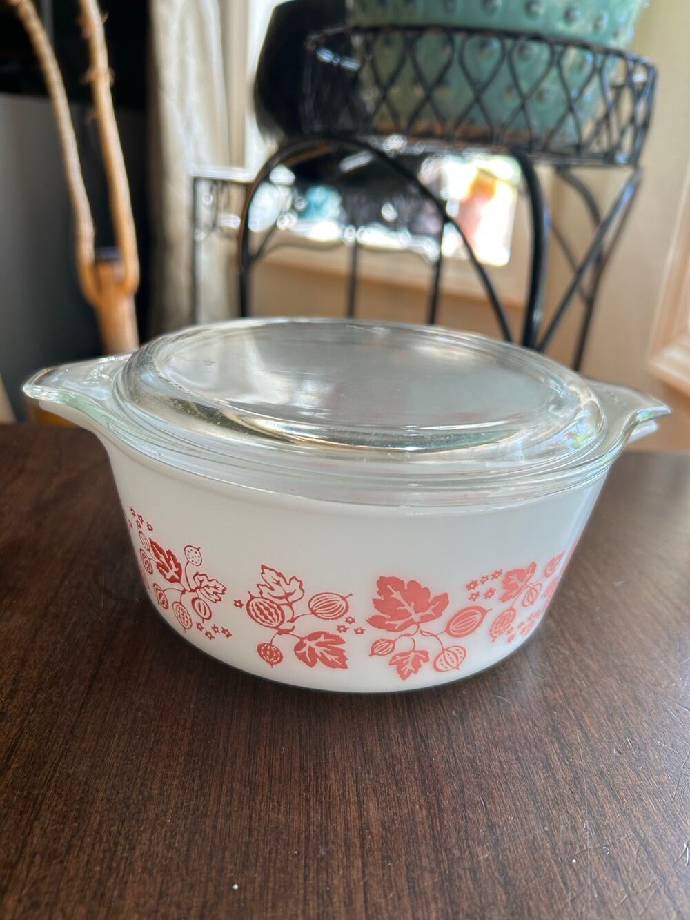 Vintage Pyrex Pink Gooseberry #472 casserole dish with clear glass lid